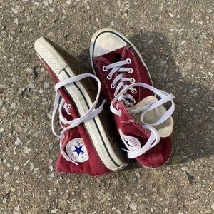 MAROON CONVERSE